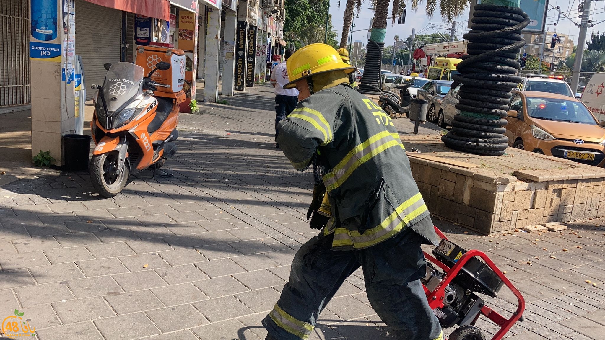 فيديو: حريق داخل شقة سكنية جنوب يافا وطواقم الانقاذ تهرع للمكان 